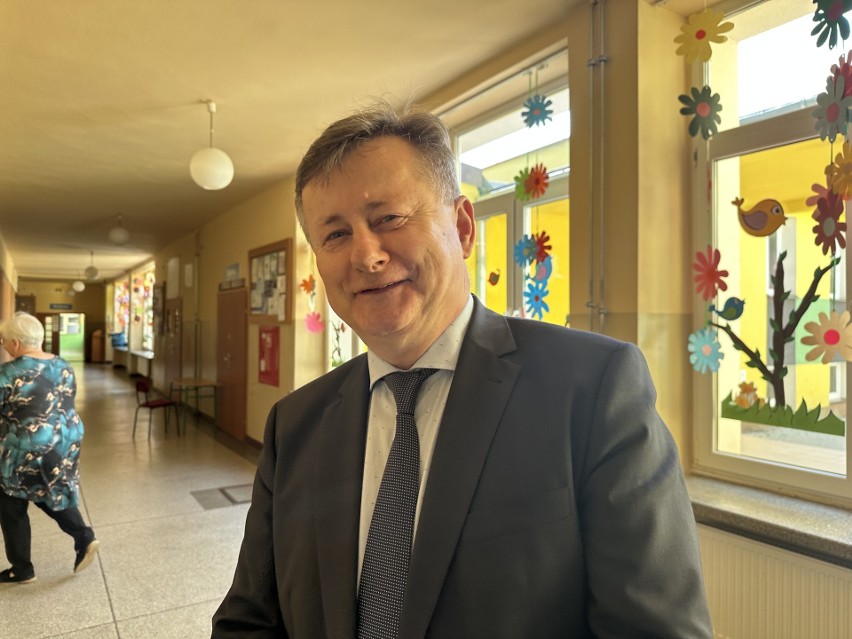 Mirosław Holuk, dyrektor Szkoły Podstawowej numer 3 imienia...