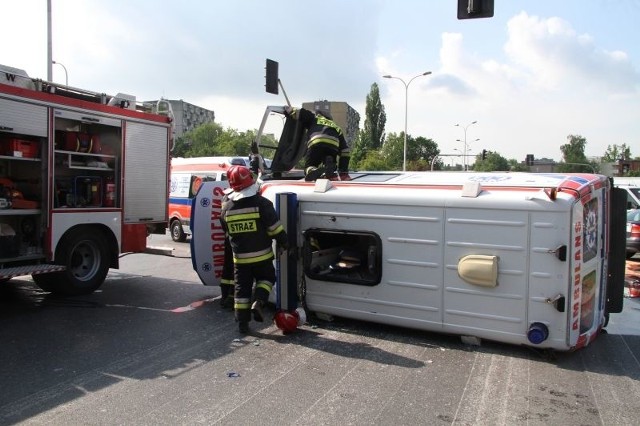 Wypadek karetki w centrum Kielc