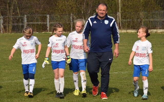 Marcin Maculski w trakcie wojewódzkich finałów Turnieju z Podwórka na Stadion o Puchar Tymbarku prowadził cztery drużyny. Z trzema z nich wygrał!