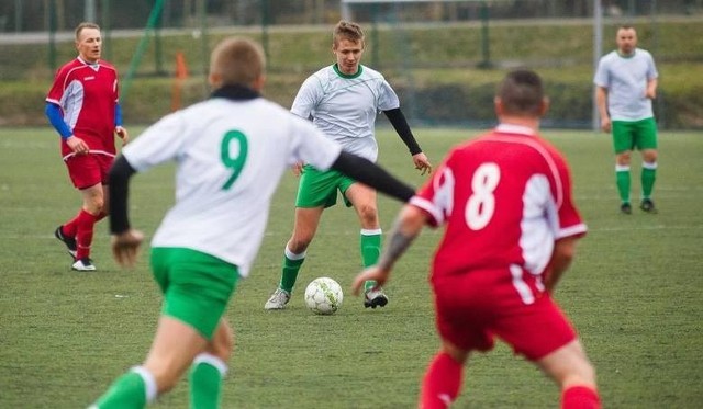 W klasie B mamy 12 grup. Te najliczniejsze mają po 12 drużyn, najmniej obsadzona tylko dziewięć. Niemniej w każdej już dużo się dzieje i pada mnóstwo bramek...