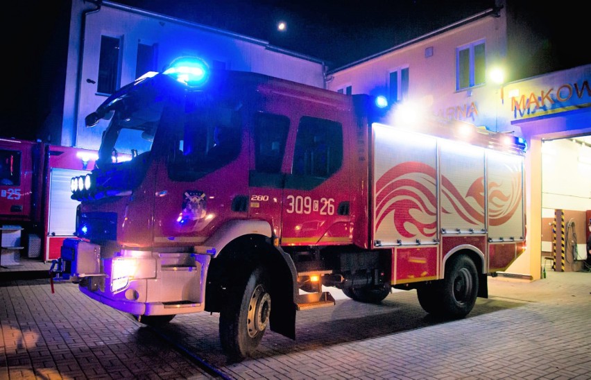 Strażacy z Mąkowarska nowy wóz pożarniczy otrzymali w...