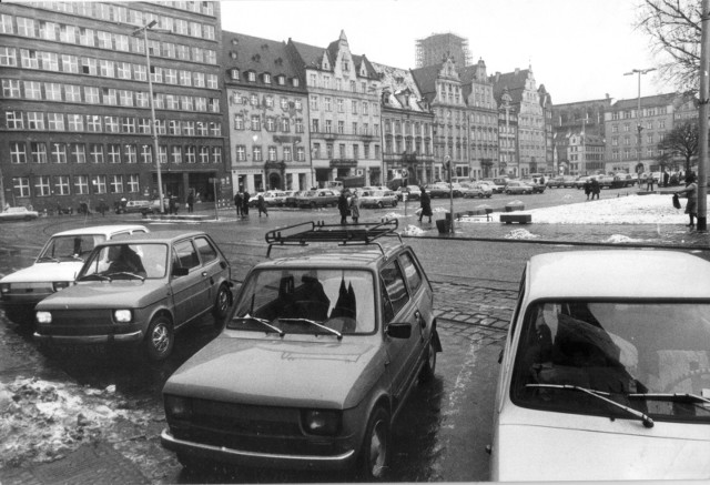 Styczen 1981, Plac Gołębi, trwa odbudowa kościoła garnizonowego