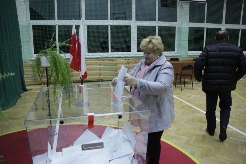 Wybory samorządowe 2018. Powiat brzeski. Trwa głosowanie w lokalach wyborczych [ZDJĘCIA]