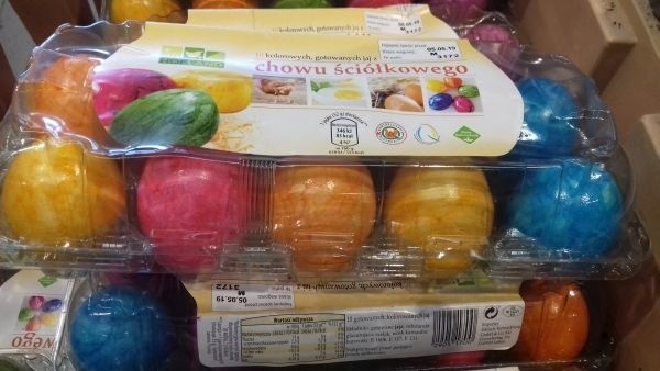Za 10 ufarbowanych jajek na twardo trzeba zapłacić 7,99 zł.