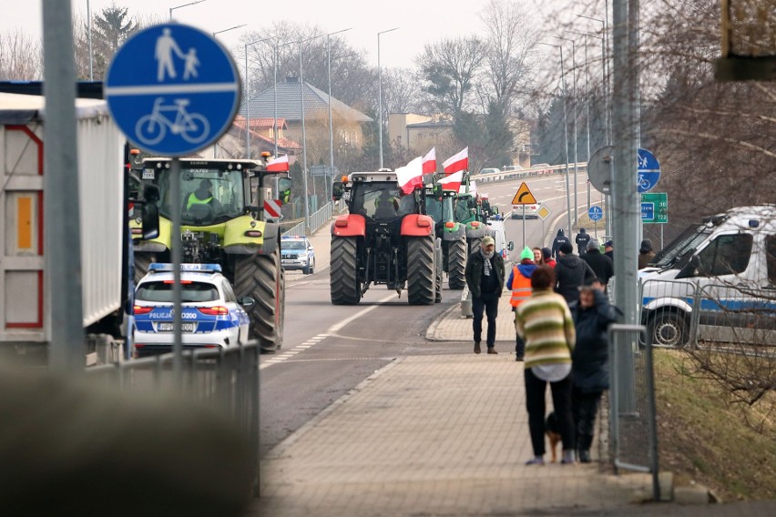 Utrudnienia w Piaskach. Rolnicy protestują, policja zaleca objazdy