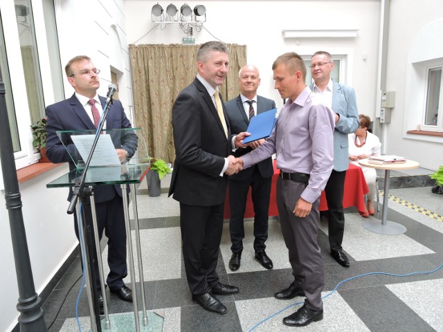 Nagrodę starosty otrzymał Przemysław Dąbrowski, maratończyk z Borawego, obecnie 10. wśród mężczyzn