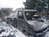 Pożar samochodu dostawczego w gminie Bejsce. Wyciekła benzyna z remontowanego przez właściciela agregatu prądotwórczego