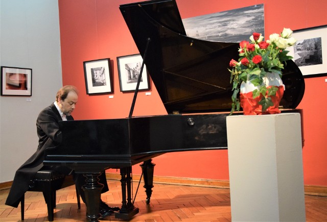 Paweł Kamasa, jeden z najwybitniejszych polskich pianistów współczesnych, dał recital w sali muzeum w Grudziądzu
