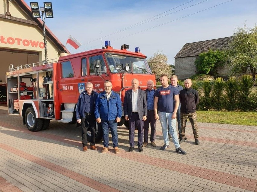 Gm. Bytów. Nowy wóz dla strażaków z Płotowa. Szybciej dojadą do pożaru (zdjęcia)
