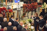 Społeczność Poddębic pożegnała tragicznie zmarłego Andrzeja Twardowskiego. Wzruszająca ceremonia pogrzebowa miała wyjątkową oprawę ZDJĘCIA