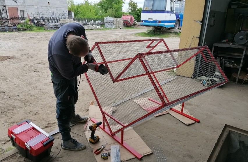 Pojemnik w kształcie serca stanął przed budynkiem Urzędu...