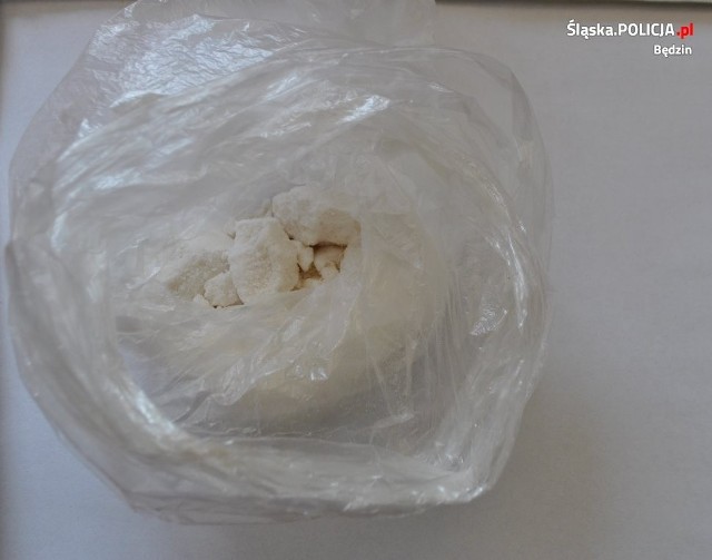 Policjanci znaleźli w mieszkaniu biały proszek, który okazał się być metamfetaminą