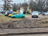 Dziki skrót kierowców utrudnia życie mieszkańcom ulicy Podgórnej w Słupsku