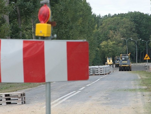 Wjazd na węzeł wciąż jest zablokowany, bo trwają prace przy jego przebudowie.