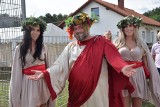 Winobranie 2020. Bachus wędruje ze swą świtą po zielonogórskich sołectwach. Co działo się podczas świętowania w Kiełpinie i Ługowie?