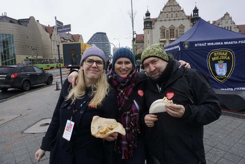 Mimo zimna i deszczu wolontariusze Wielkiej Orkiestry...