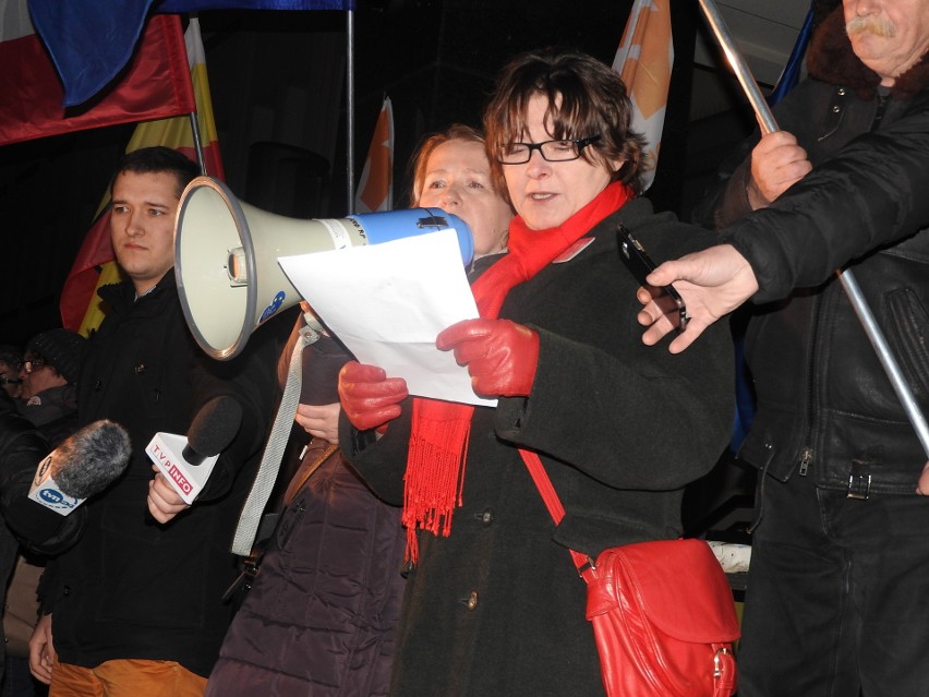 Protest przed Sądem Okręgowym w Białymstoku. Białostoczanie demonstrowali w obronie niezawisłości i niezależności sędziów [ZDJĘCIA]