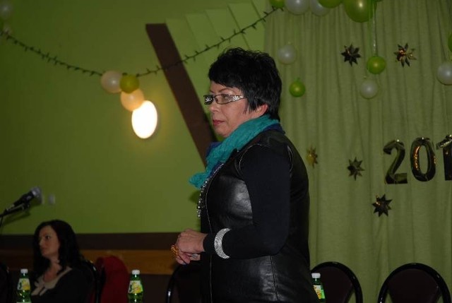 Na spotkaniu wiejskim w Jaczowie dyr. szkoły Elżbieta Urbanowicz-Przysiężna mówiła o postępach prac przy budowie i remoncie.