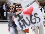 Dzień Przytulania: Dzisiaj szczecinianie będą rozdawać "free hugs"