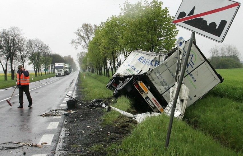 Trzy tiry zderzyły się pod Lubinem