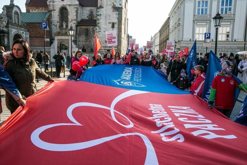 Marsz Szlachetnej Paczki i Akademii Przyszłości przeszedł ulicami Krakowa [ZDJĘCIA]