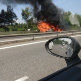 Pożar samochodu na Obwodnicy Trójmiasta 12.06.2020. Droga w kierunku Łodzi była całkowicie zablokowana. Utworzyły się ogromne korki