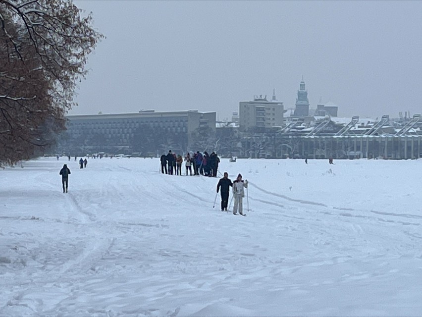 Kolejne opady śniegu w Krakowie i kolejne problemy z kursami MPK. Sytuacja jest trudna  