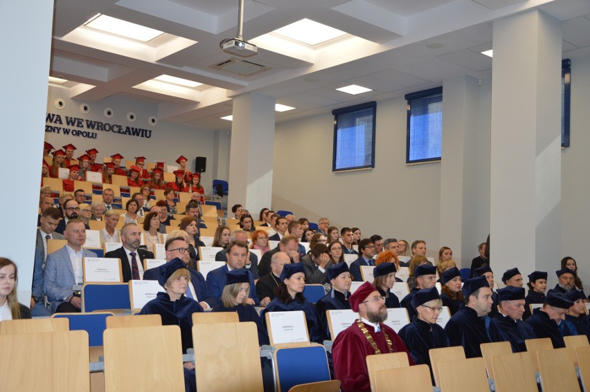 Ponad 1300 nowych studentów i słuchaczy w Wyższej Szkole Bankowej w Opolu. Inauguracja roku akademickiego 20018/2019