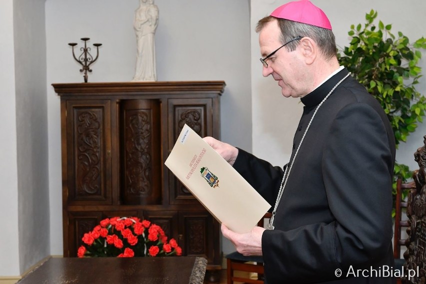 ks. dr Mariusz Okułowicz został skierowany do parafii pw. św. Antoniego w Niewodnicy Kościelnej