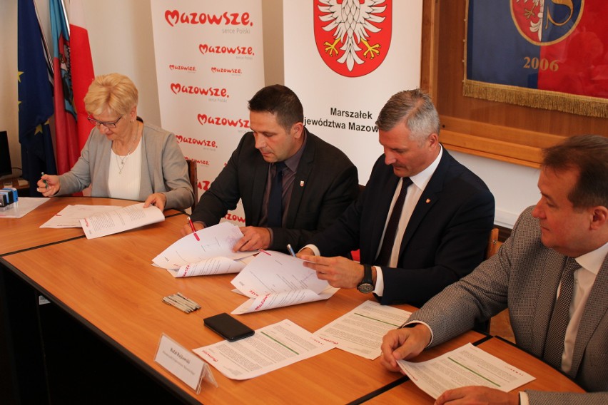 Gminy z powiatu zwoleńskiego otrzymały pieniądze z budżetu województwa mazowieckiego na lokalne programy