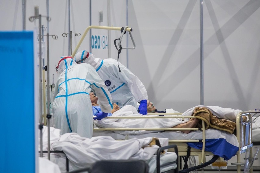 Od początku pandemii zmarło w Toruniu 611 osób z COVID-19