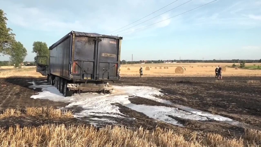 Płonąca ciężarówka wywołała groźny pożar [FILM]