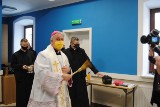 Biskup poświęcił. Zabytkowa plebania we Włoszczowie oficjalnie otwarta. To dwie kondygnacje dobra! Zobaczcie zdjęcia i wideo