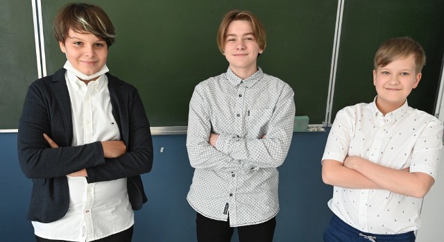 Maksym, Mikołaj i Jakub - ósmoklasiści z Zespołu Szkół Juliusza Verne'a w Kielcach po wyjściu z egzaminu z matematyki byli dosyć zadowoleni.