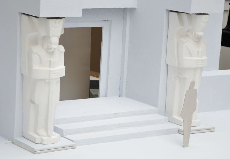 Takie rzeźby staną przy wejścia do mauzoleum na „Fortach...