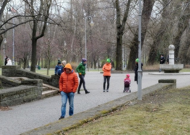 Park Kościuszki w Katowicach w Wielkanoc.Zobacz kolejne zdjęcia. Przesuwaj zdjęcia w prawo - naciśnij strzałkę lub przycisk NASTĘPNE