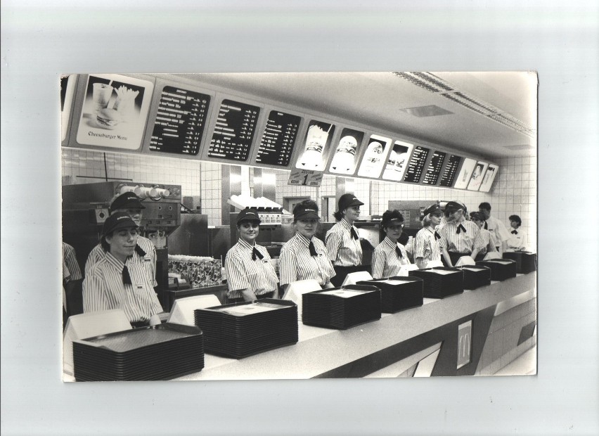Pierwszy McDonald's w Polsce został otwarty w 1992 roku w...