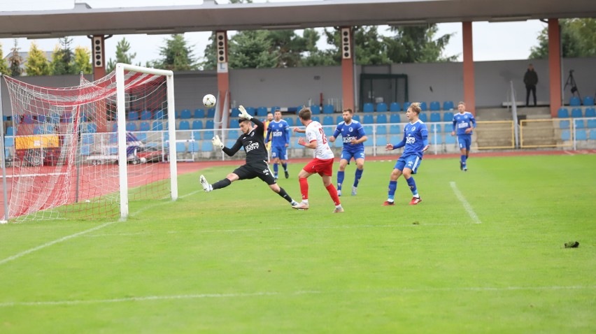 III liga piłki nożnej. Emocjonujący mecz i porażka Wisły Sandomierz z Unią Tarnów 3:4. Zobaczcie zdjęcia