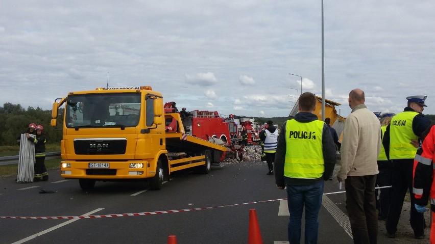 Wypadek ciężarówki i samochodu osobowego przy Plejadzie w...