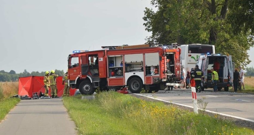 Śmiertelny wypadek na DK 55 koło Kamionki. Samochód osobowy zderzył się z autobusem 27.07. Nie żyje kierowca 