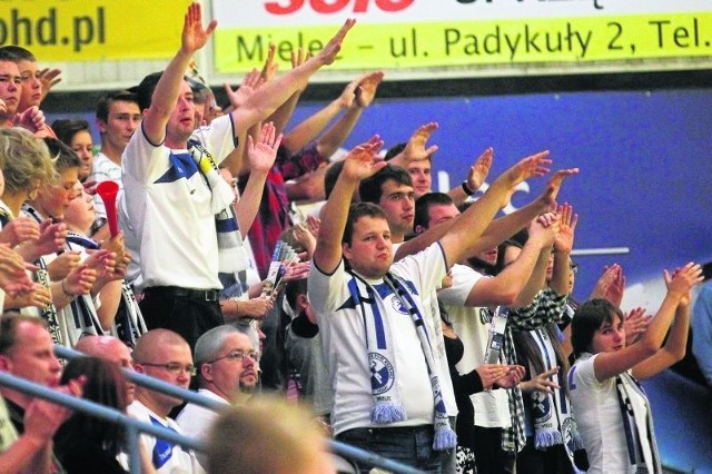 Podczas meczu z Orlen Wisłą Płock hala w Mielcu wypełniła się po brzegi. Przyszło blisko 2000 kibiców.