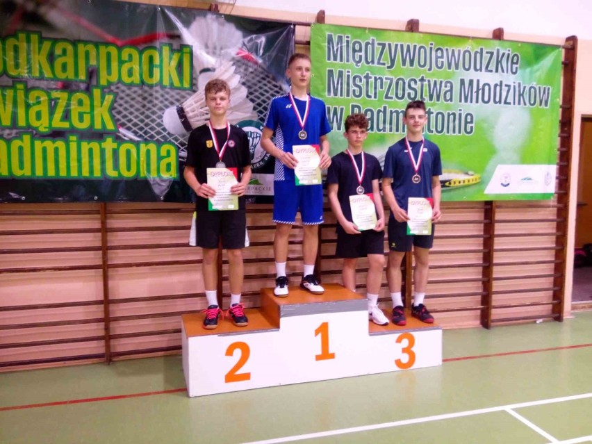 Zawodnicy Stali Nowa Dęba wzięli udział w Międzywojewódzkich Mistrzostwach Młodzików w badmintonie