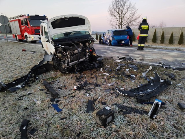 Po godz. 7.00 na Stanowisko Kierowania PSP wpłynęło zawiadomienie o zderzeniu trzech aut osobowych w miejscowości Magdalenka (gm. Dobrcz).
