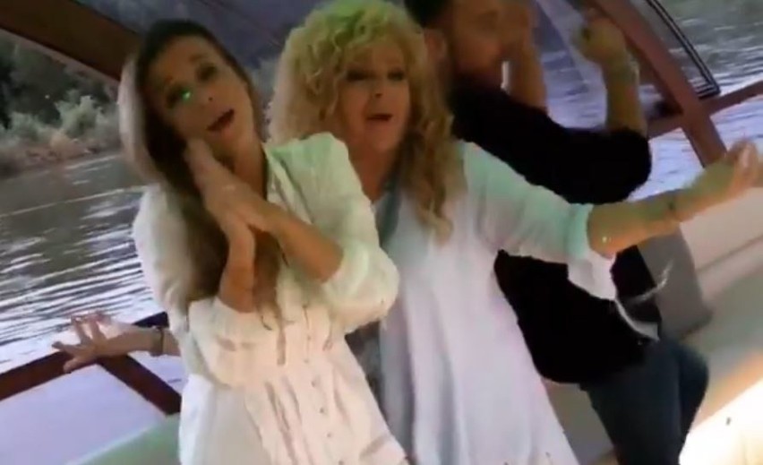 Magda Gessler z Joanną Krupą śpiewają i tańczą disco polo! Mocny film z panieńskiego hitem internetu [WIDEO]