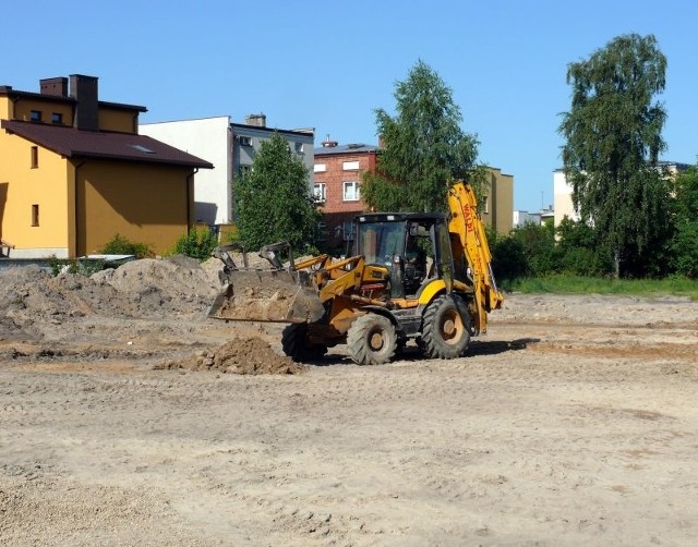 Za Publiczną Szkołą Podstawową numer 23, przy ulicy Gajowej, jest wykonywane odwodnienie pod nowe boisko ze sztuczną nawierzchnią.