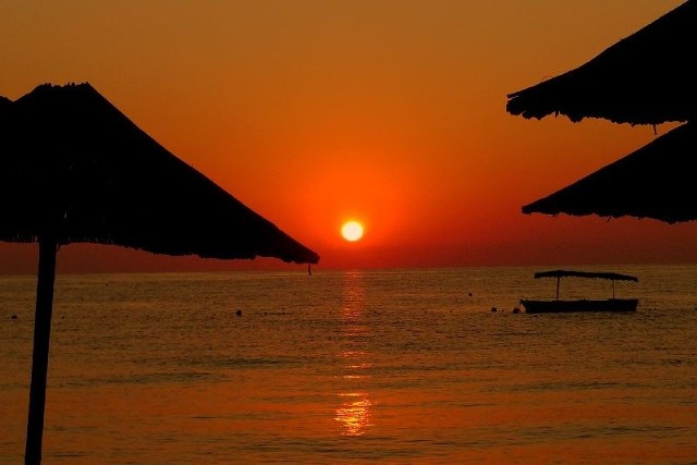 Fotka przedstawia niezapomniany zachód słońca podczas wakacji w słonecznej Turcji!