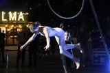Lubelski plac Teatralny pod CSK zamienił się w scenę akrobatyczną! Zobacz zdjęcia z plenerowego pokazu [ZOBACZ ZDJĘCIA]
