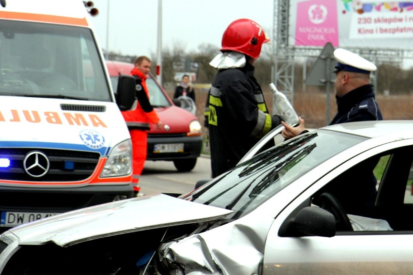 Wrocław: Wypadek na Głównej. Sprawczyni miała ponad dwa promile alkoholu (ZDJĘCIA)