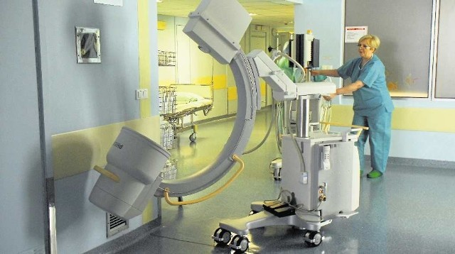 Aparat rentgenowski zwany ramieniem C - jedno z urządzeń zakupionych przez szpital do ośrodka leczenia bólu