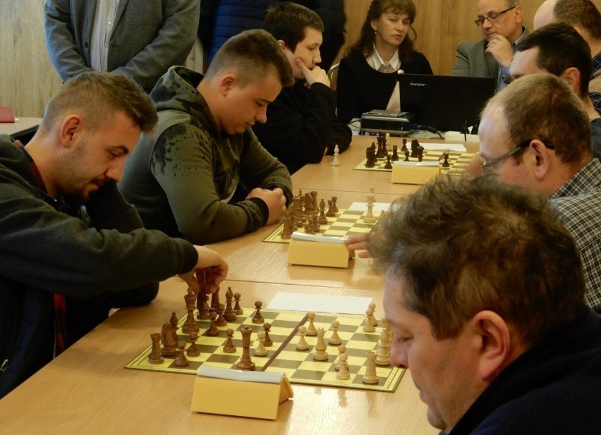 Turniej szachowy w Kaczkowicach. Mały Dawid ostro walczył ze starszymi [ZDJĘCIA]